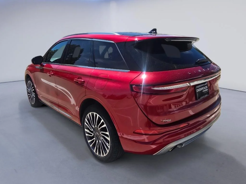 Used 2020 Red Carpet Lincoln Reserve image 3