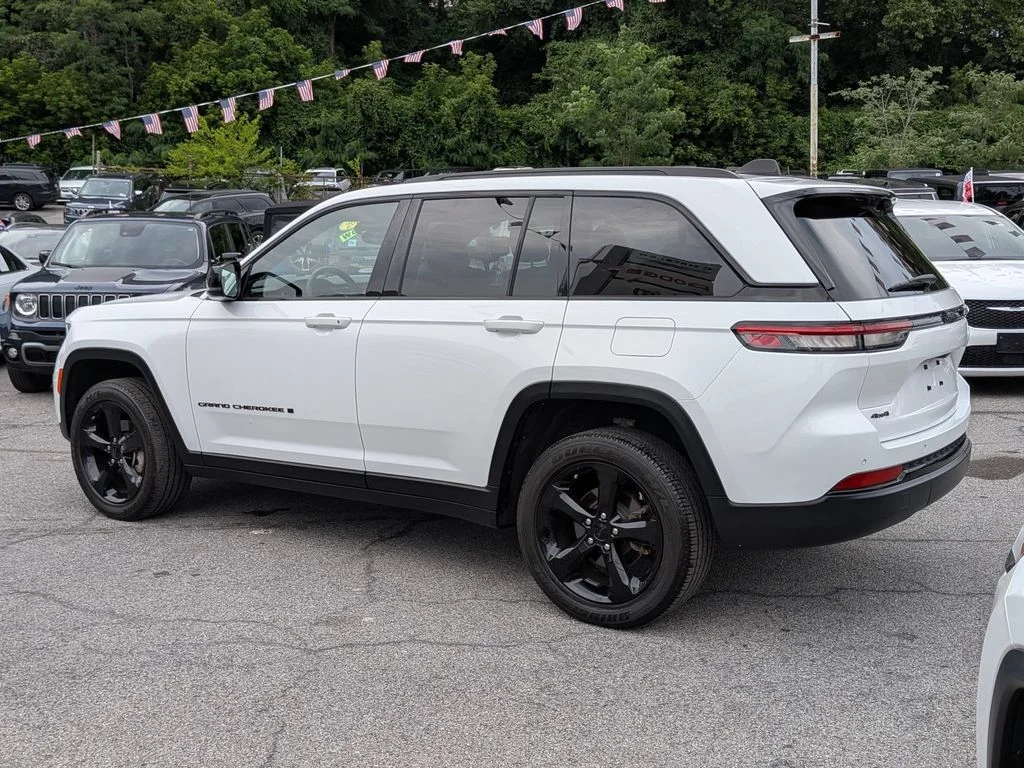 Used 2023 White Jeep Altitude X image 10