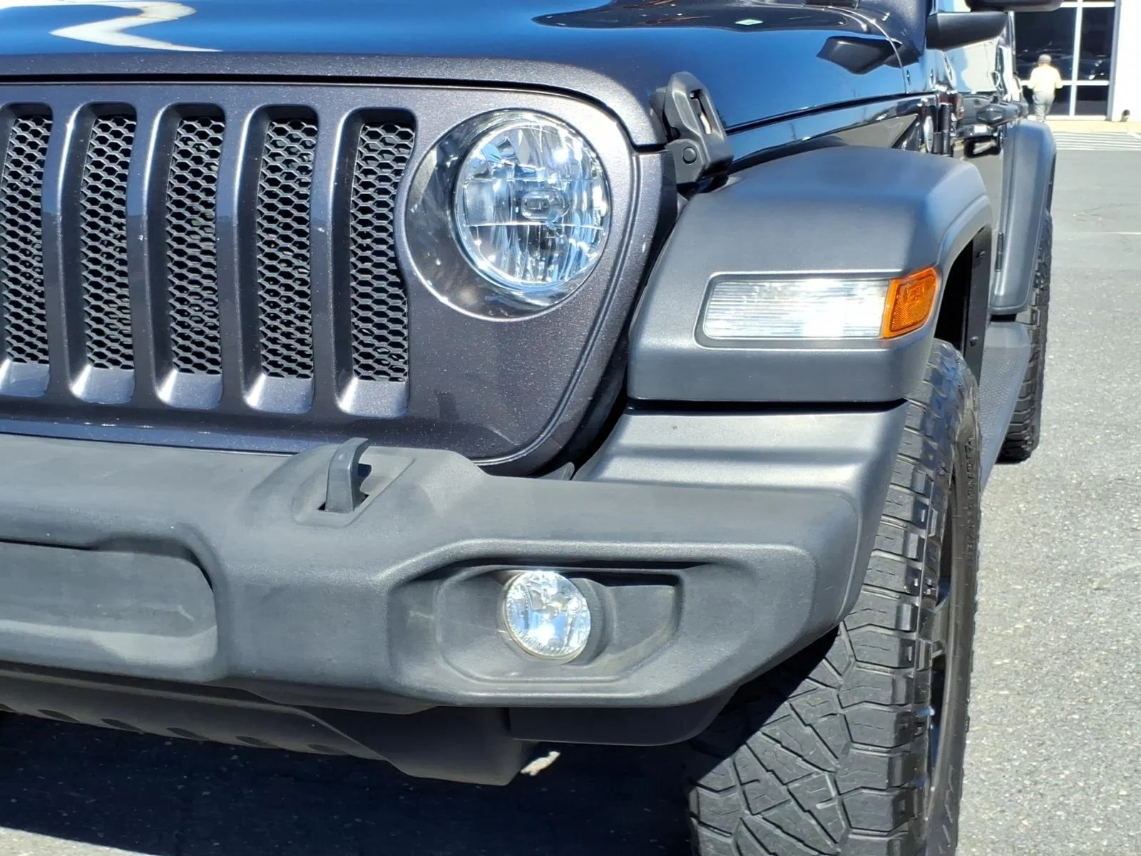 Used 2020 Granite Crystal Metallic Clearcoat Jeep Sport S image 16