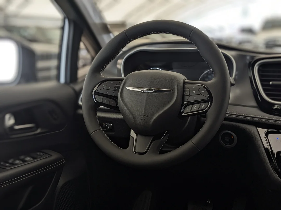 New 2026 White Chrysler Select - - AWD - 3.6L Pentastar V6 - Adaptive Cruise Control - Blind Spot Monitor & More! image 16