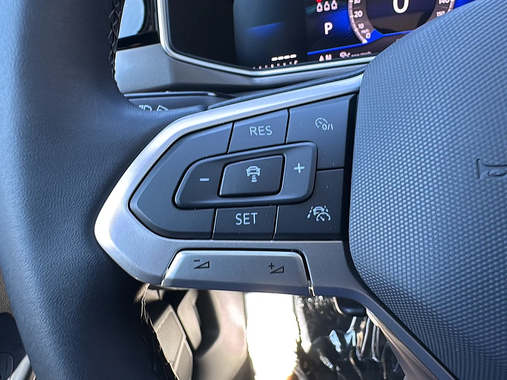New 2027 Monument Gray w/ Deep Black Roof Volkswagen SE Black FWD image 12
