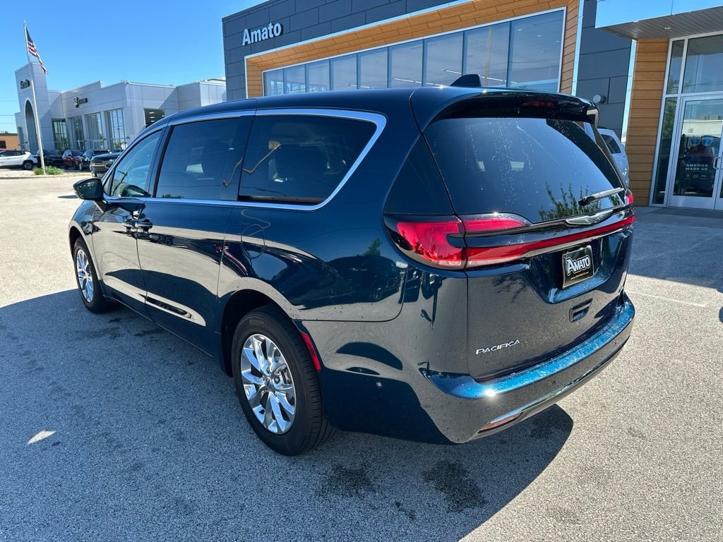 Used 2023 Blue Chrysler Touring L image 9
