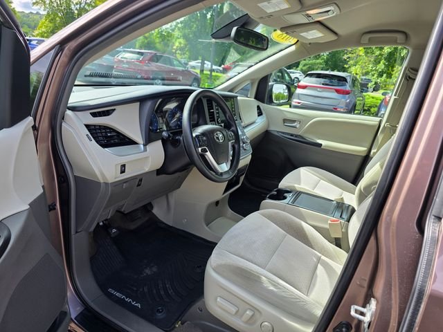 Used 2018 Walnut Toyota LE image 14