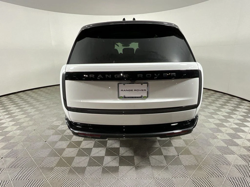 New 2026 Fuji White Land Rover SE 7 Seats image 7