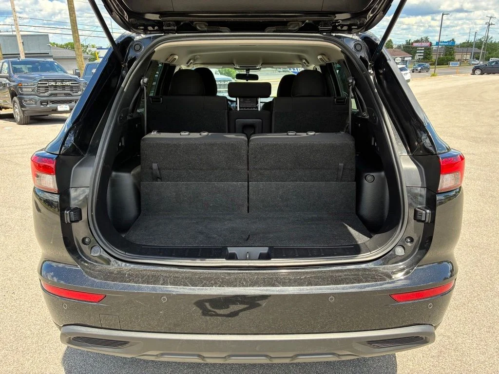 Used 2022  Mitsubishi ES image 41