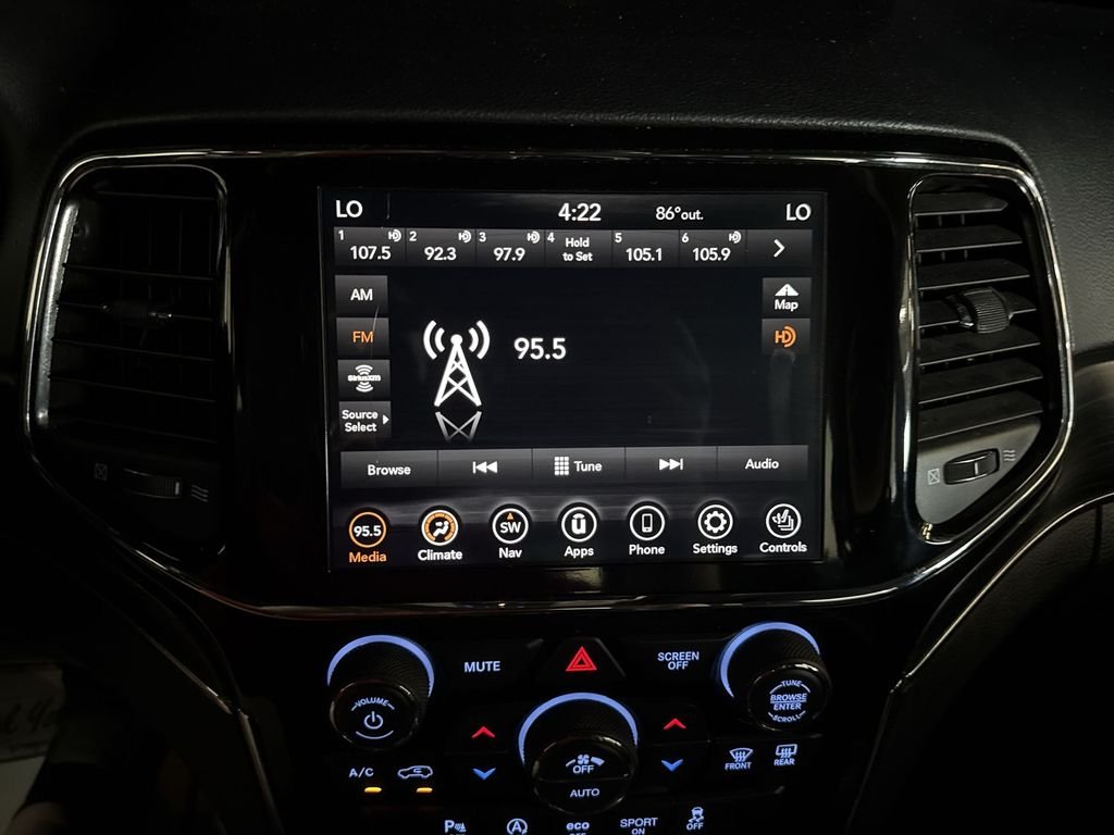 Used 2020 Bright White Clearcoat Jeep Limited image 28