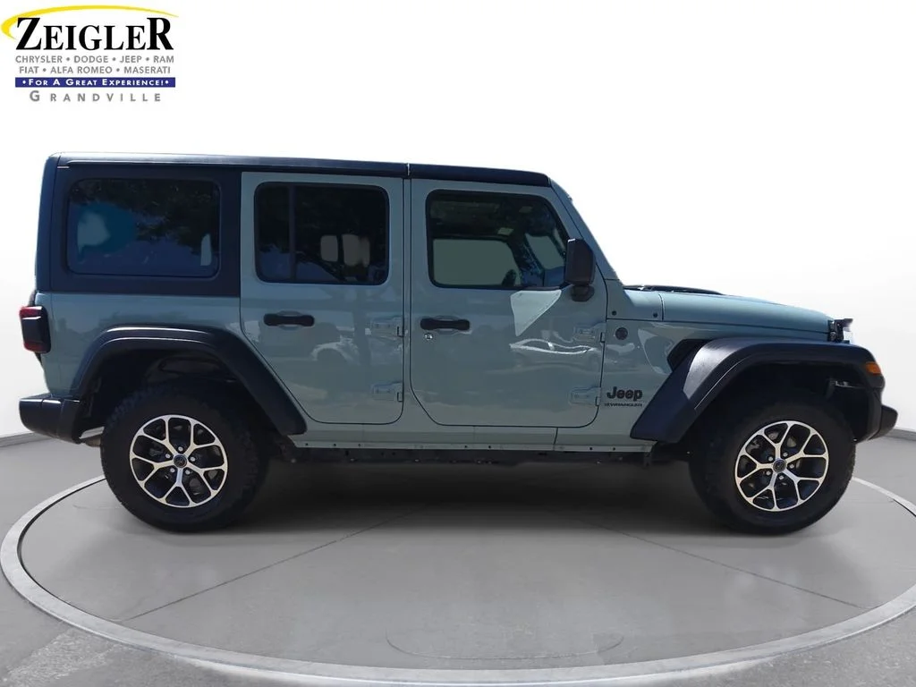Used 2024 Gray Jeep Sport S image 4