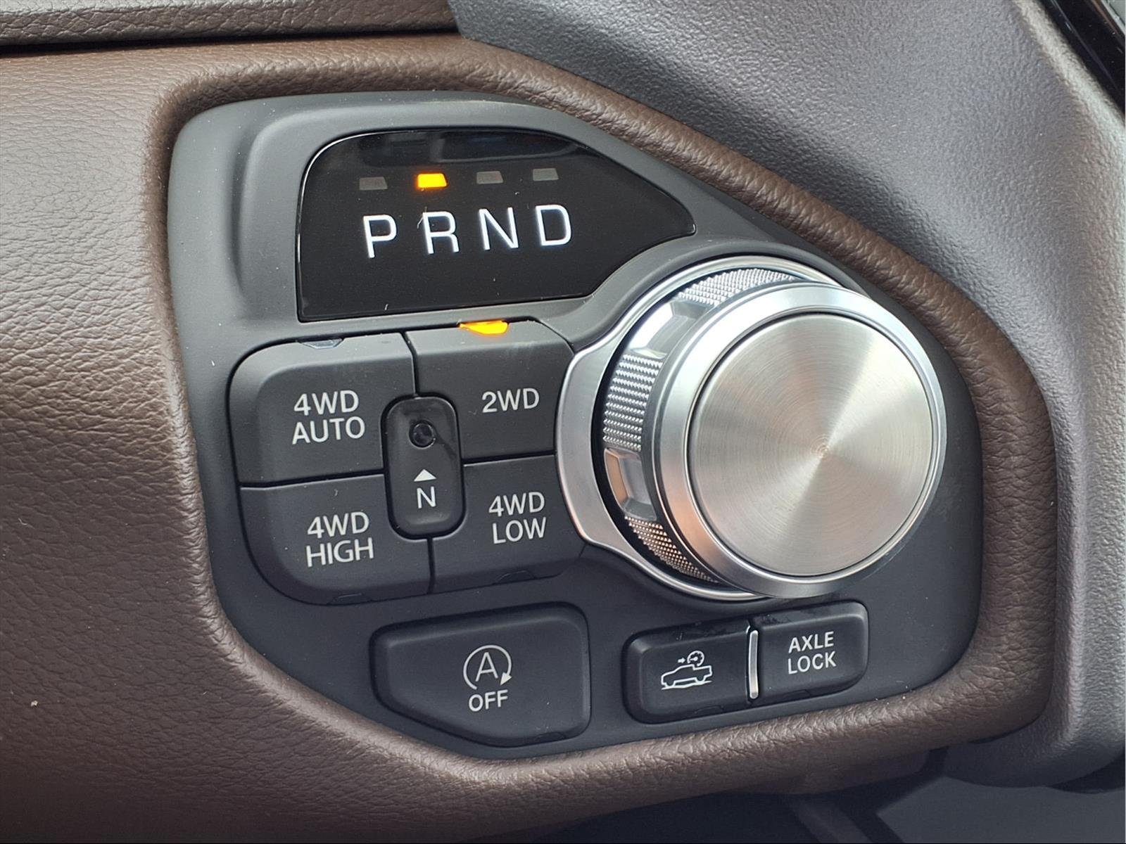 New 2026 Diamond Black Crystal Pearl-Coat Exterior Paint RAM Laramie image 14