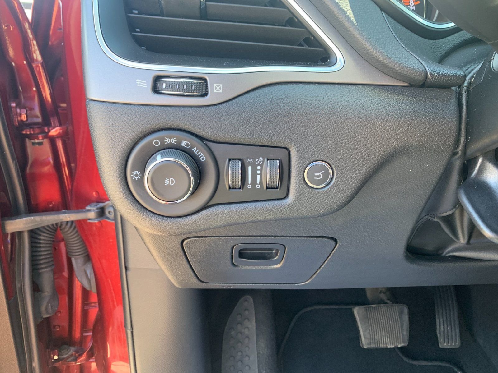 Used 2021 Red Jeep Latitude Lux image 30