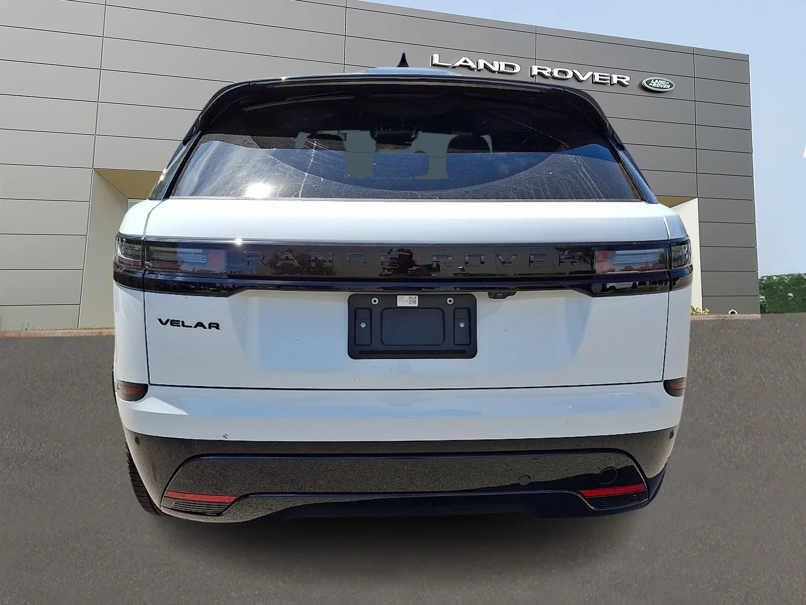 New 2026 Fuji White Land Rover Belgravia Edition image 7
