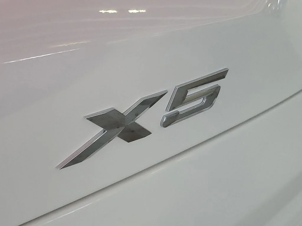 Used 2026 White BMW sDrive40i image 6