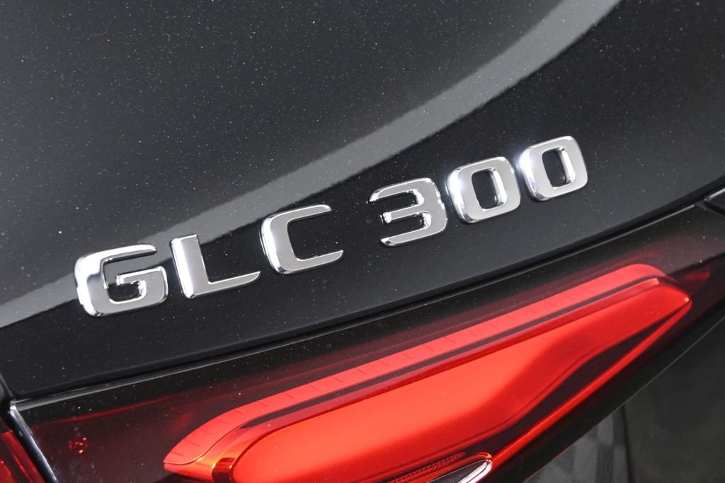Used 2026 Black Mercedes-Benz GLC 300 image 37