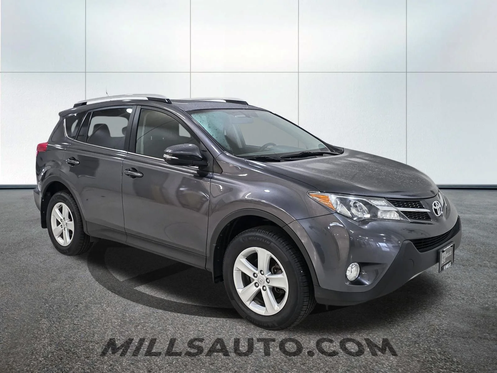 Used 2014 Gray Toyota XLE image 10