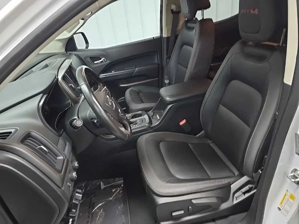 Used 2022 White GMC AT4 w/Leather image 29