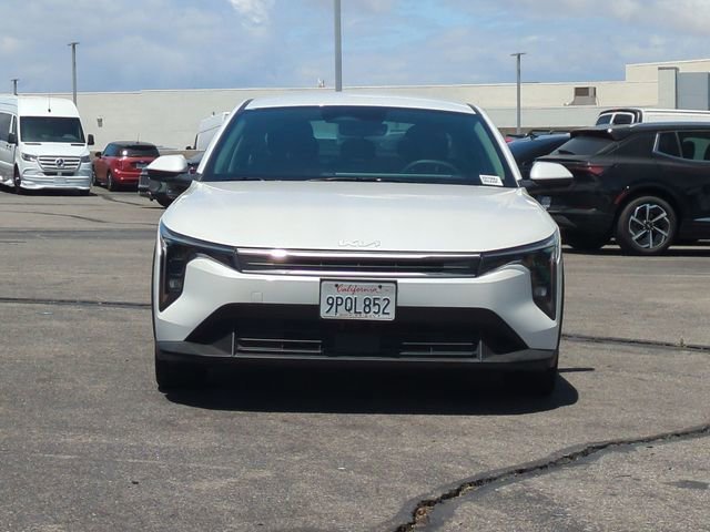 Used 2025 White Kia LXS image 3