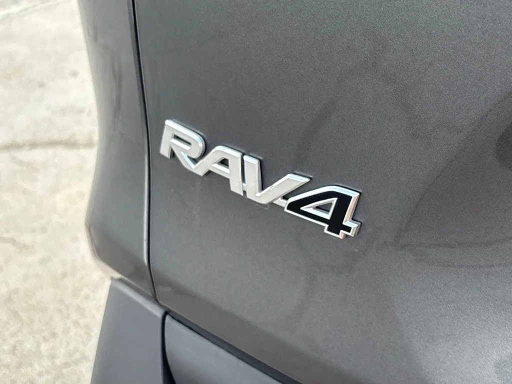 Used 2019 Gray Toyota XLE image 33