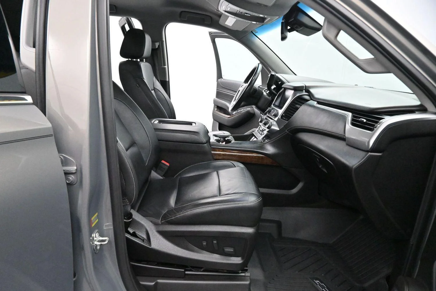 Used 2018 PEPPERDUST METALLIC Chevrolet LT image 36