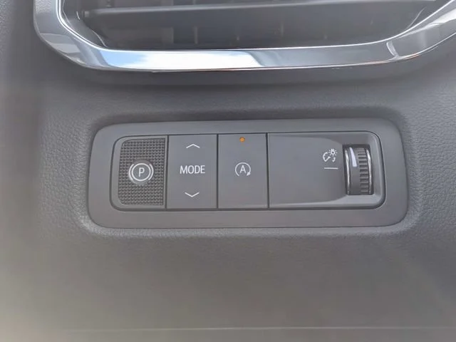 New 2027 Glacier White Tricoat GMC Elevation image 25