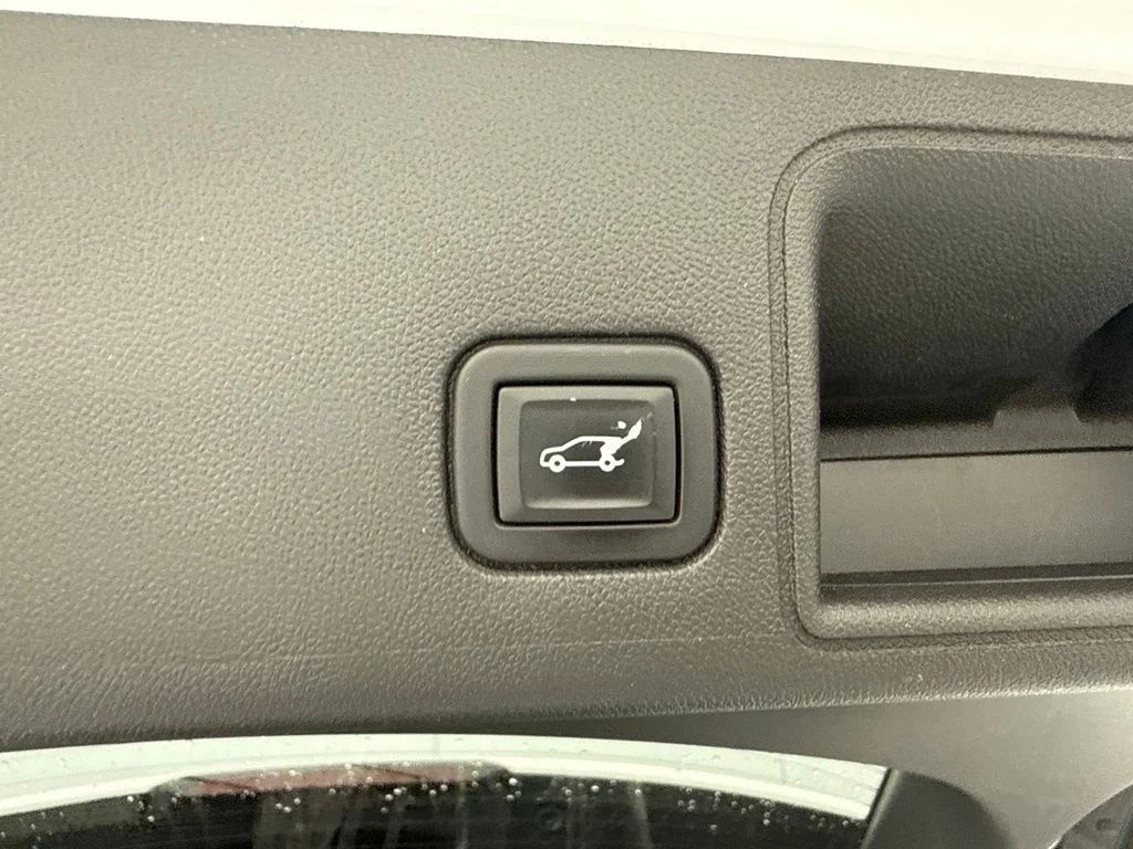 Used 2020 White GMC SLT image 11