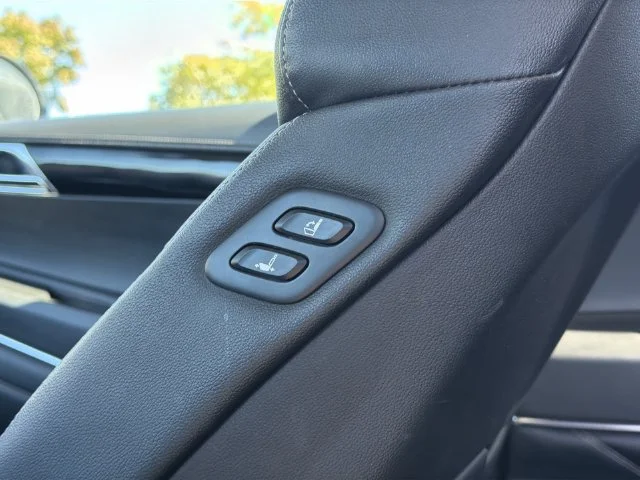 Used 2025 Silver Genesis 2.5T image 39