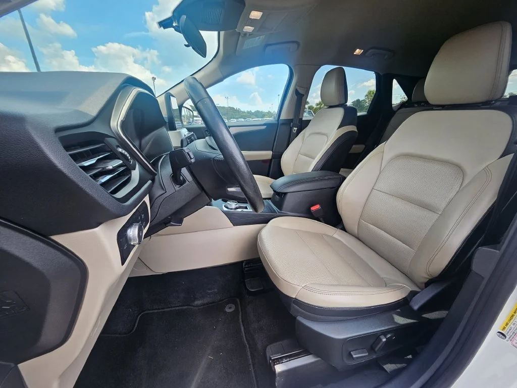 Certified Used 2020 Star White Ford SEL image 4