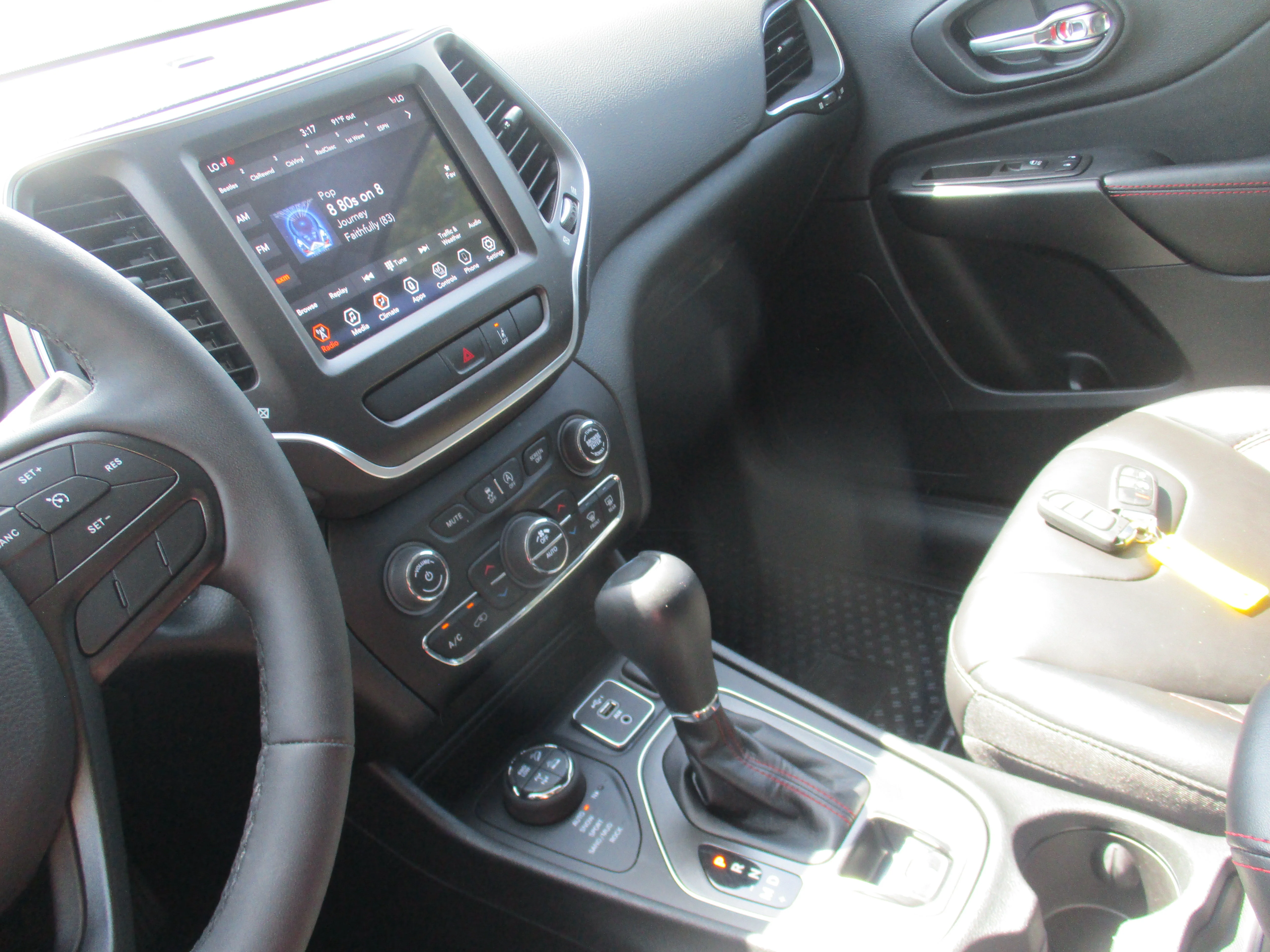 Used 2022 Hydro Blue Pearlcoat Jeep Trailhawk image 33