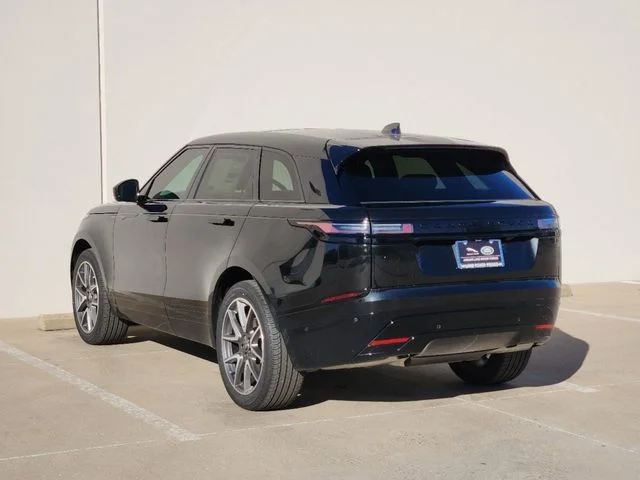 Used 2025 Black Land Rover Dynamic SE image 5