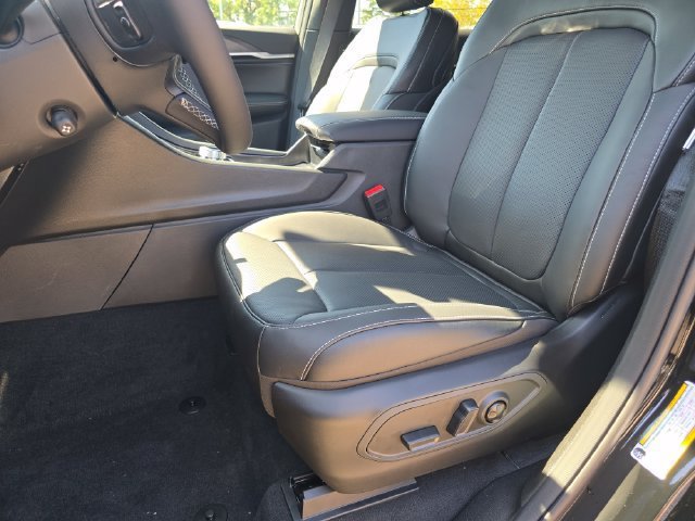 New 2027 High-Gloss Black Paint Jeep Limited Reserve image 6