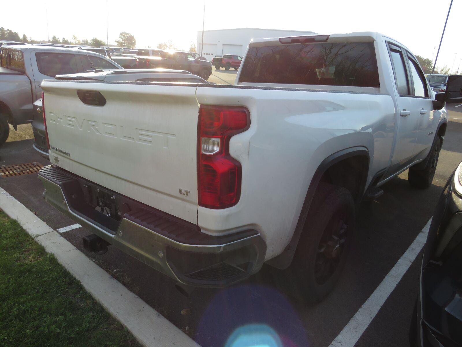 Used 2025  Chevrolet  image 13