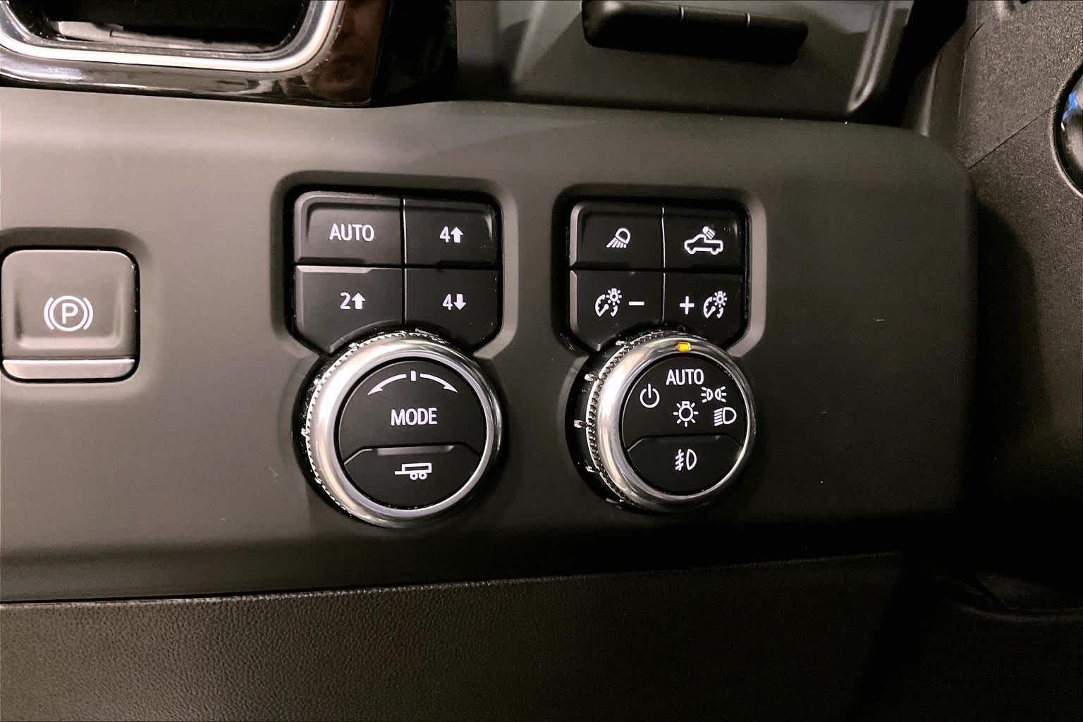 Used 2024 White Frost Tricoat GMC Denali image 36