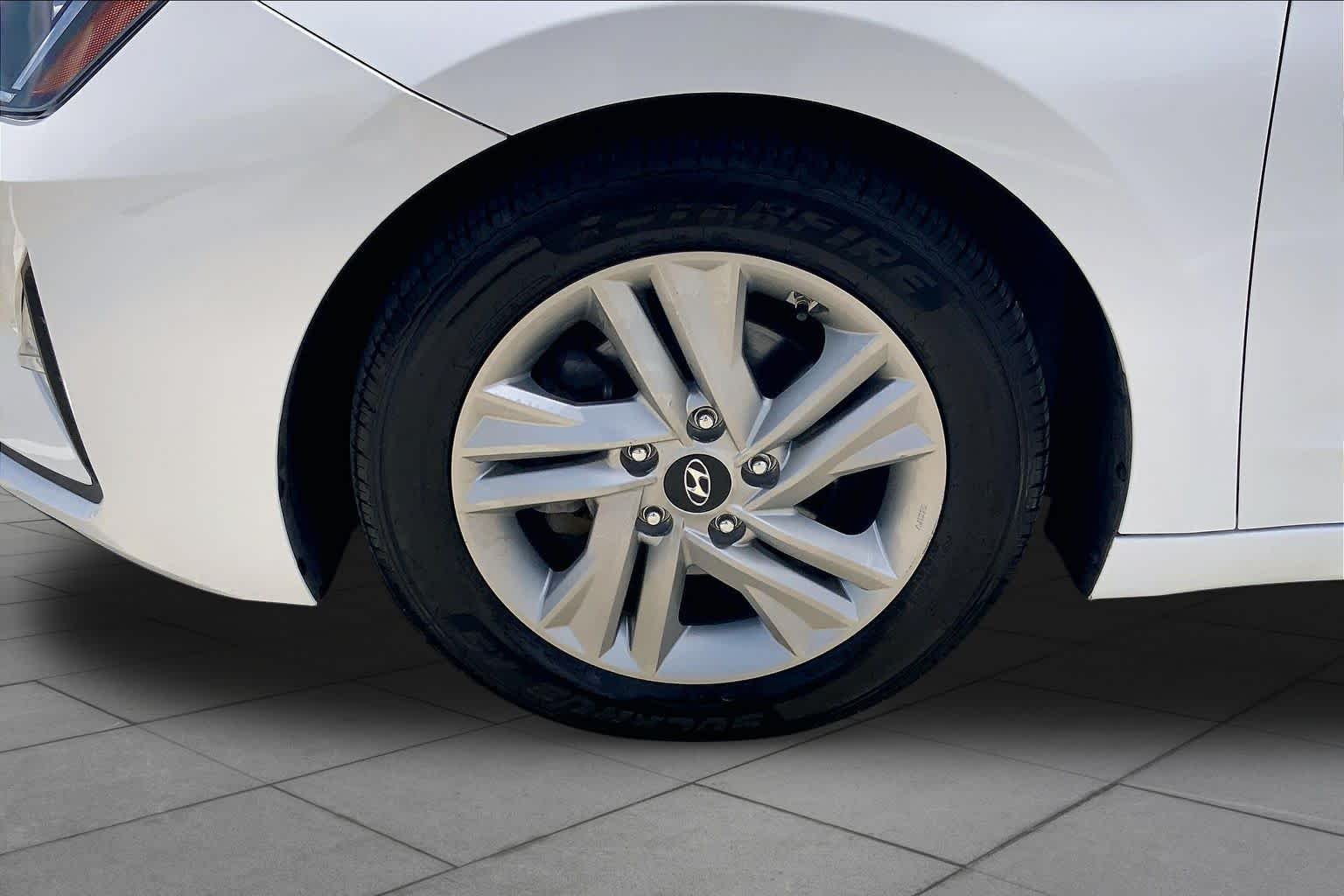 Used 2020 Quartz White Pearl Hyundai SEL image 11