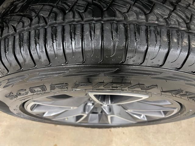 Used 2022 Blue Chevrolet Z71 image 7