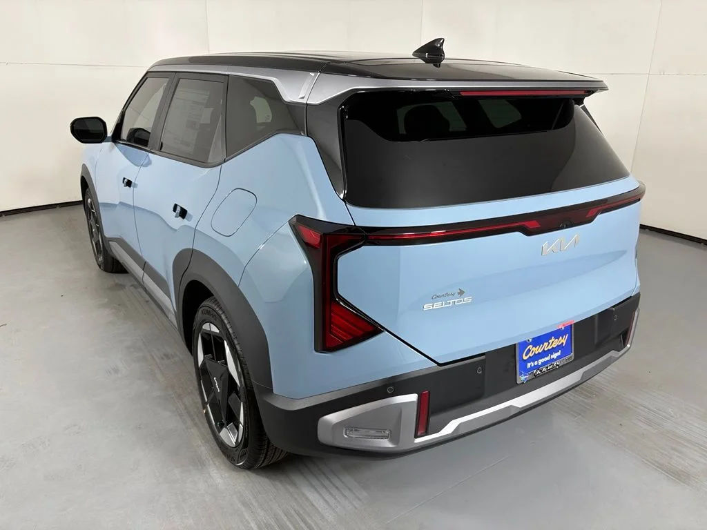 New 2027 Frost Blue / Black Roof Kia S image 5
