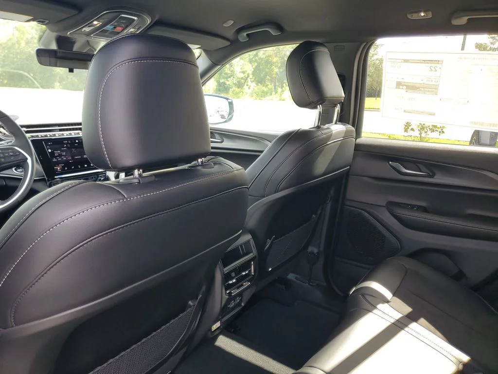 2025 Jeep Grand Cherokee Altitude - Photo 24