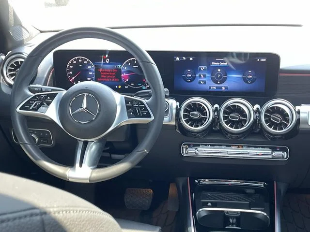 Used 2024 White Mercedes-Benz GLC 300 image 13