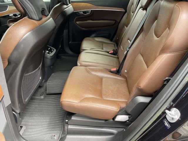 Certified Used 2022 Onyx Black Metallic Volvo T6 Momentum image 11