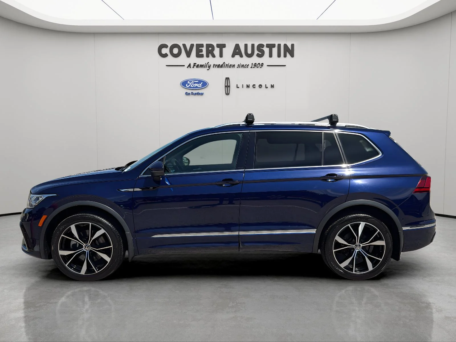 Used 2024  Volkswagen 2.0T SEL R-Line image 2