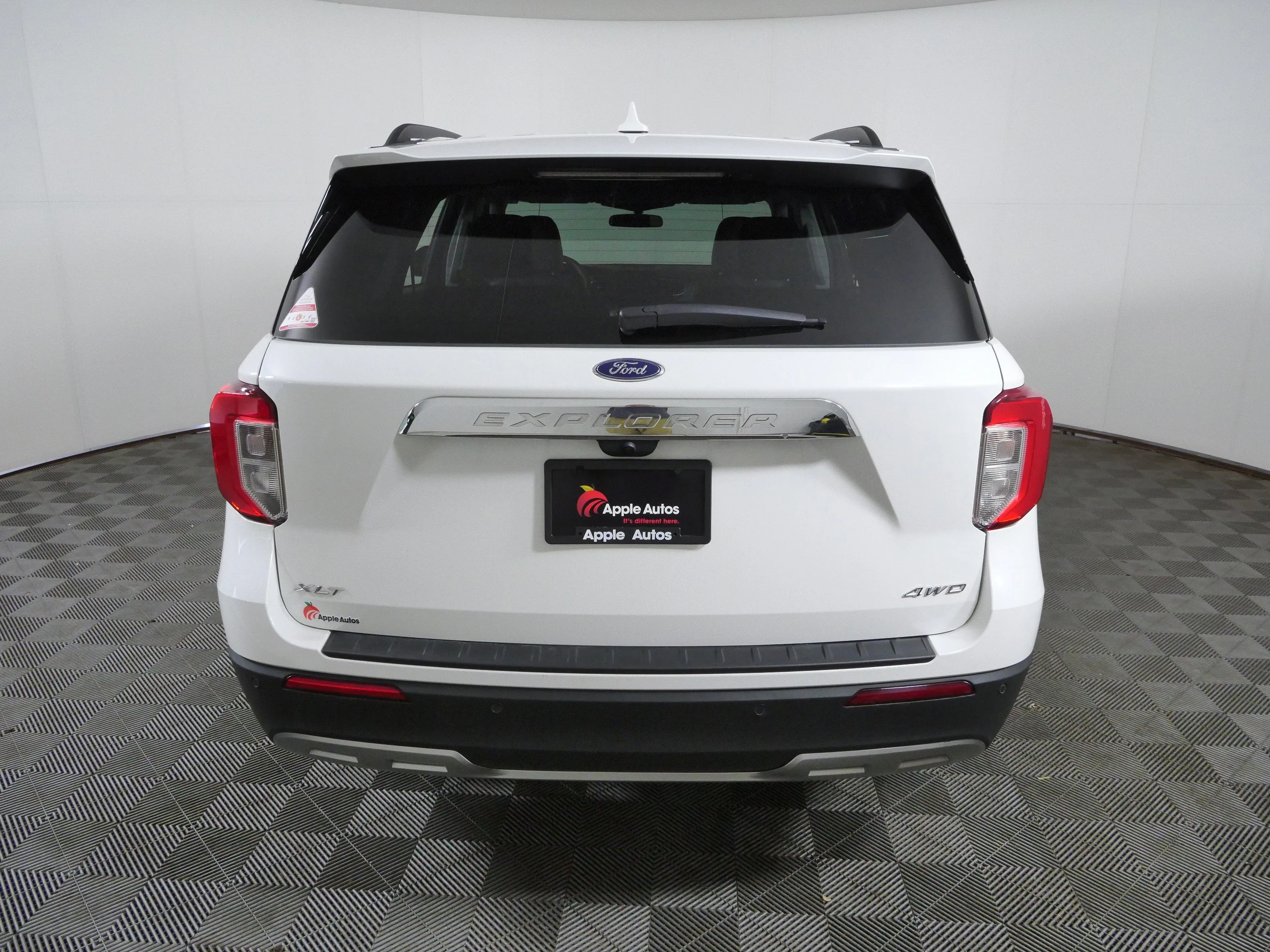 Certified Used 2024 White Metallic Ford XLT image 8