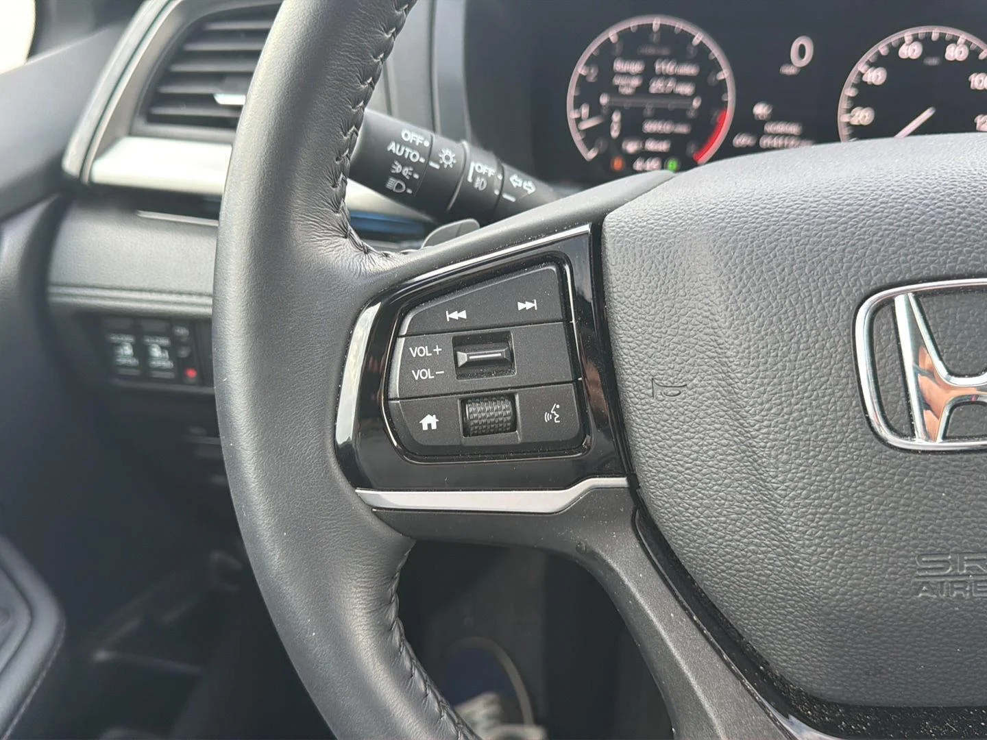Used 2025 Sonic Gray Pearl Honda Touring image 18