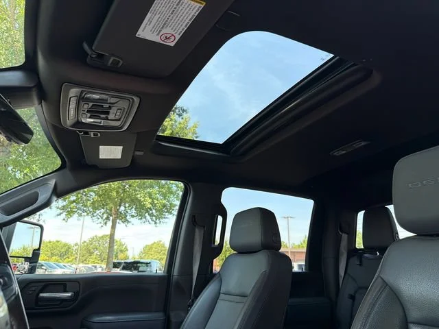 Used 2021 WHITE FROST TRICOAT GMC Denali image 31