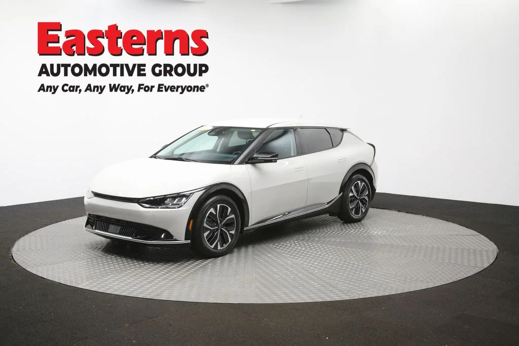 Used 2023 White Kia Wind image 59