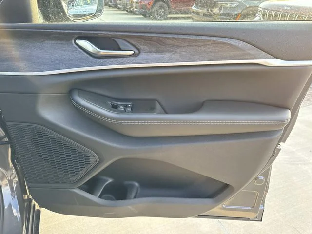 New 2025 Gray Jeep Limited image 15