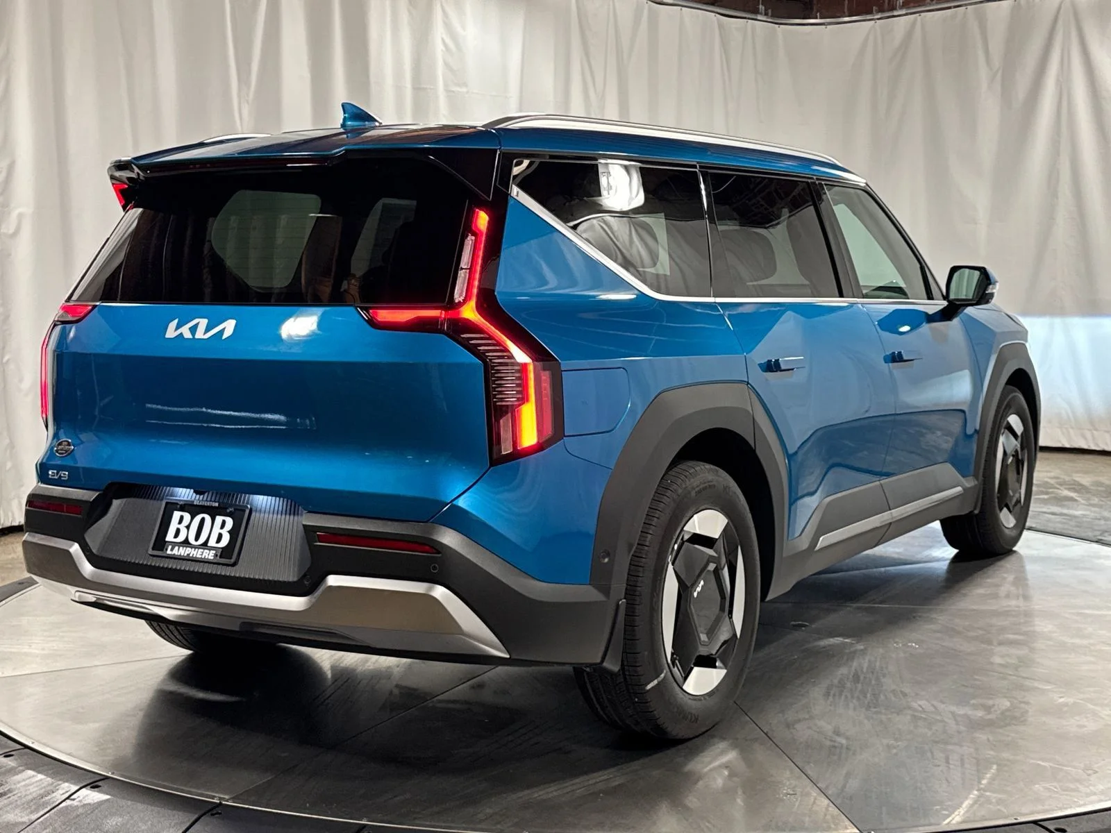 New 2026 Ocean Blue Kia Wind image 8