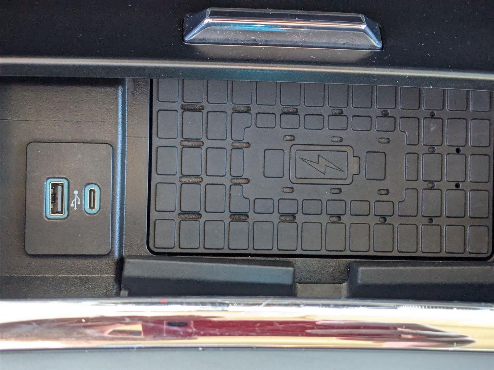 Used 2024 Agate Black Metallic Ford XLT image 27