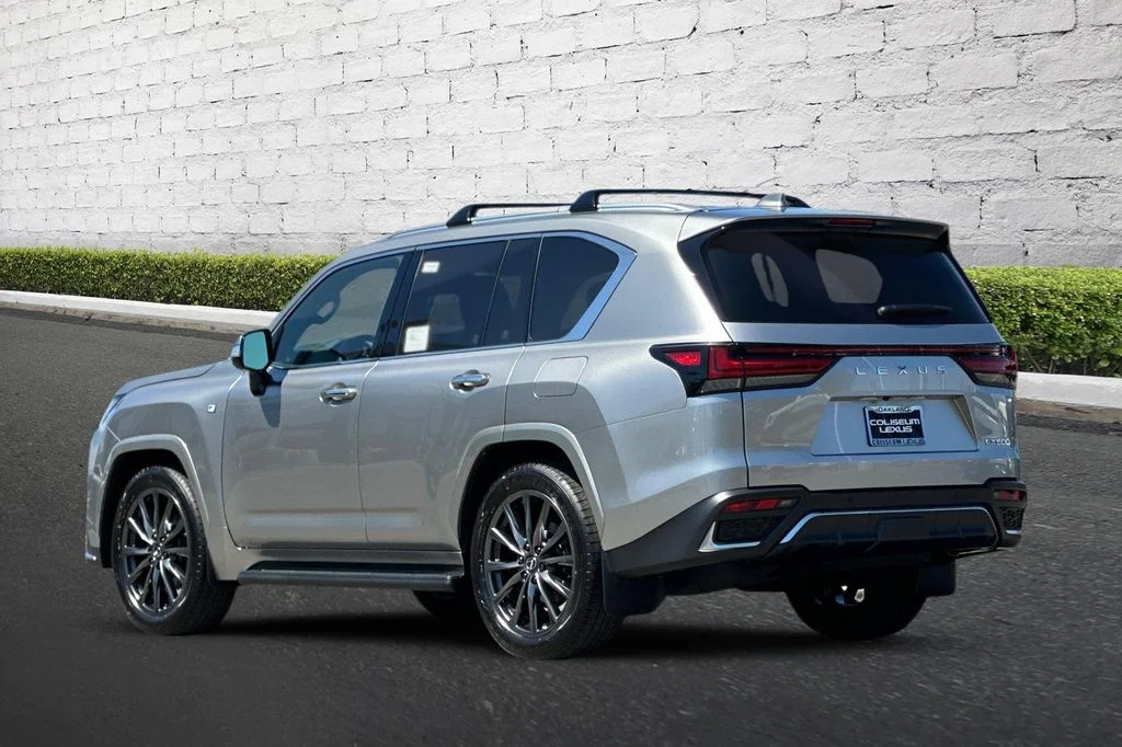 2026 Lexus LX 600 F-Sport - Photo 6
