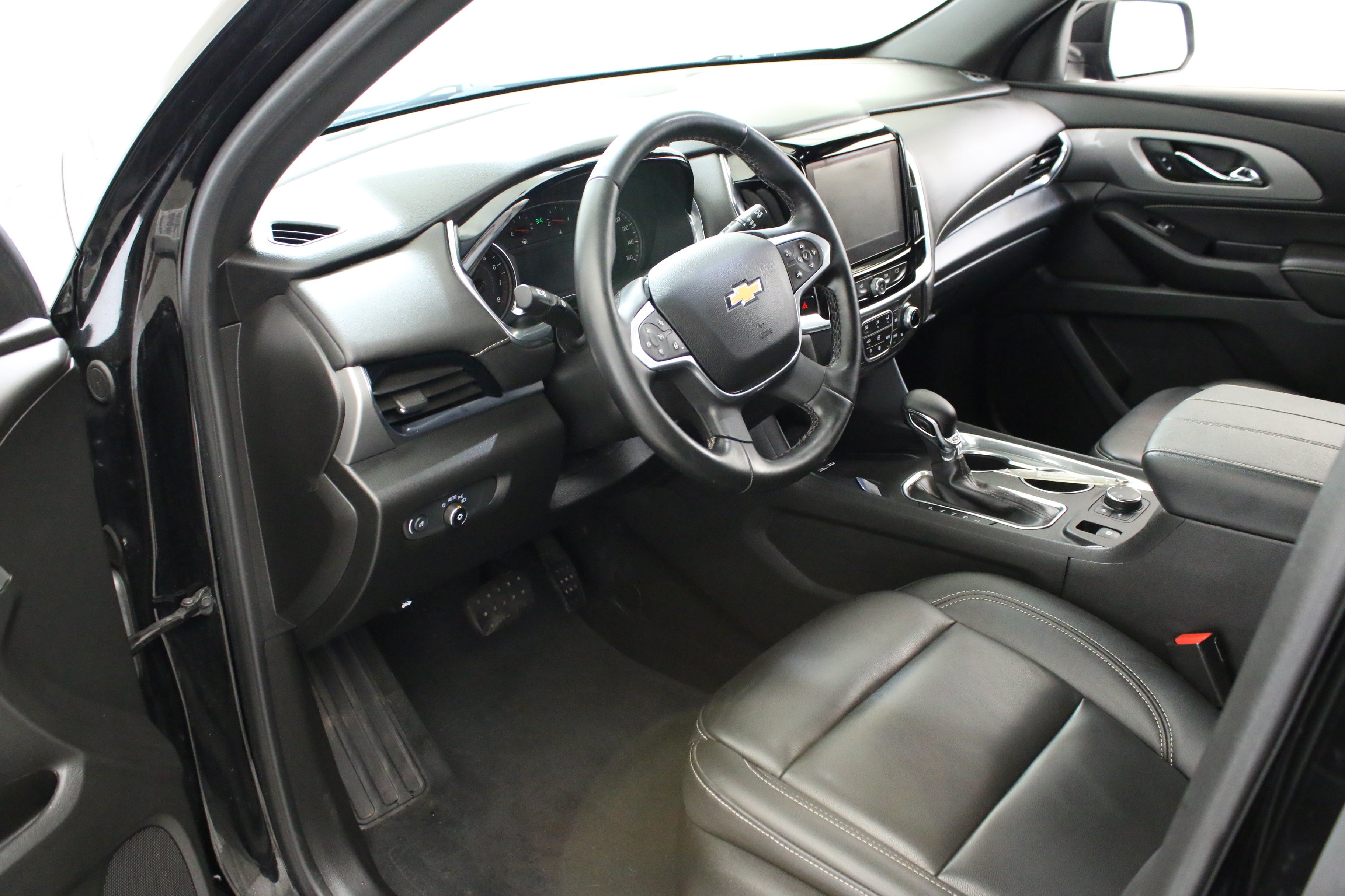 Used 2023 Mosaic Black Metallic Chevrolet LT Leather image 23