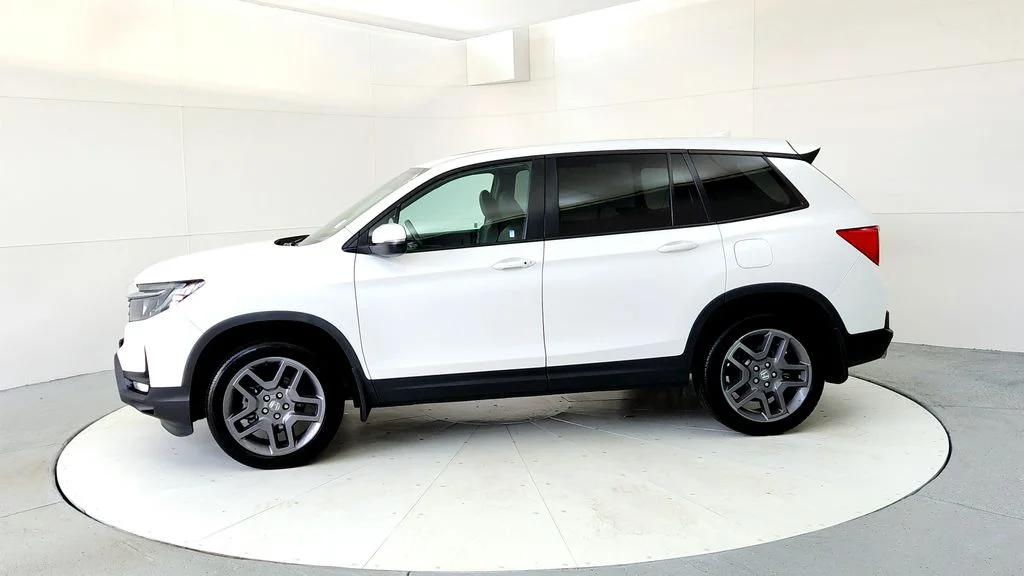 Used 2023 White Honda EX-L image 3