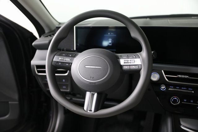 New 2026 Blue Hyundai SE image 3