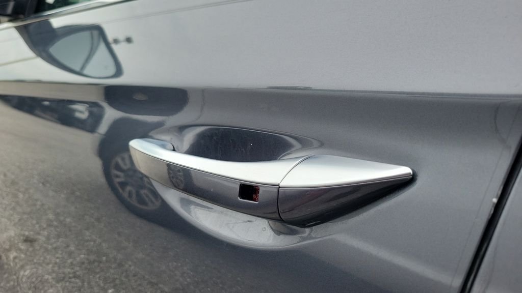 Used 2019 White Hyundai Limited image 6