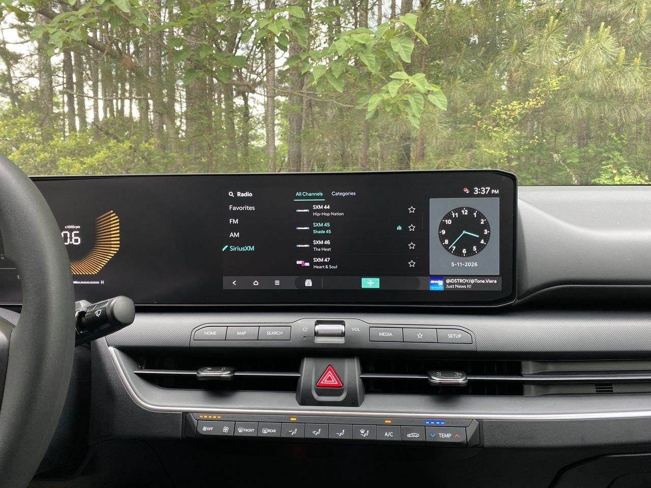New 2026 Snow White Pearl Kia LXS image 32